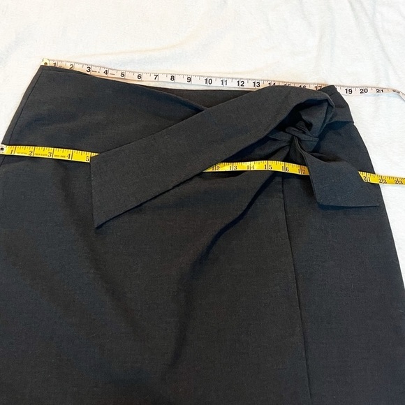 NWT LOFT A Line Wrap Mini Skirt Solid Gray Mid Rise Size 16 Bow Accent - Picture 3 of 8